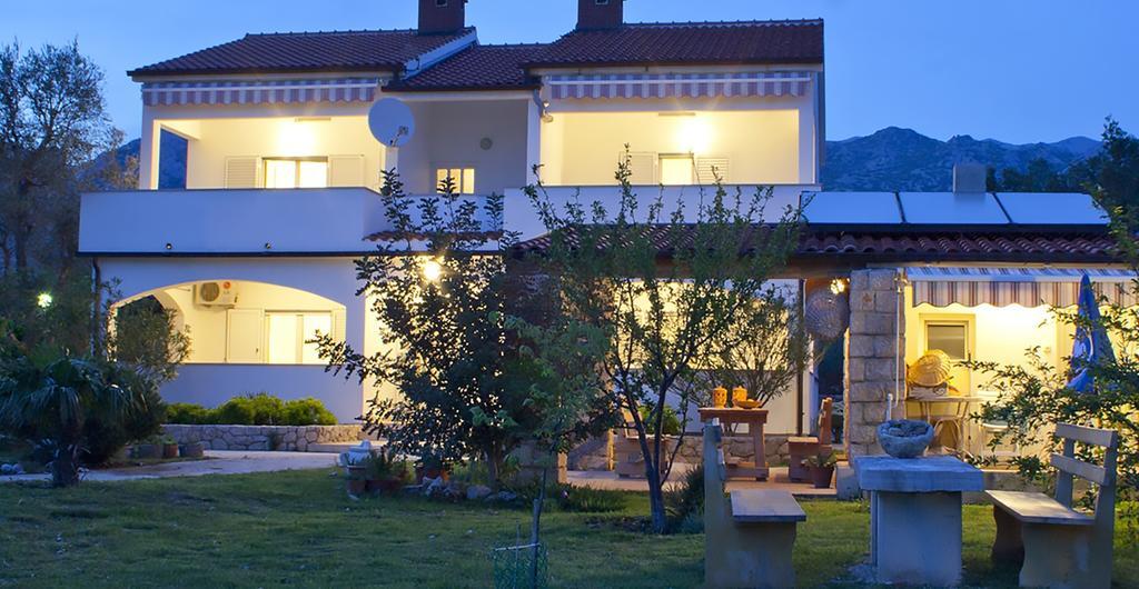 Apartments Punta セリネ 部屋 写真